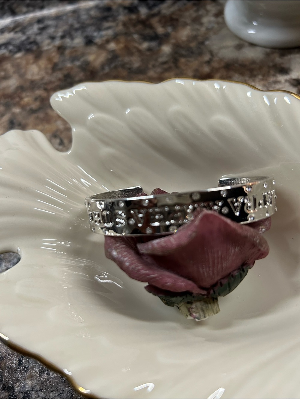AKA 🩷💚Silver Tone Women's Cuff Bracelet